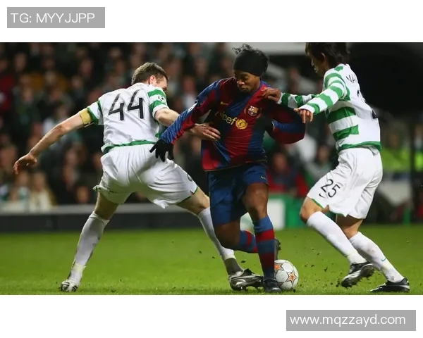 足球明星在商场的精彩瞬间与时尚风采全景展示图集