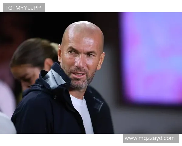 法国足球明星齐达内的传奇故事与影响力探讨